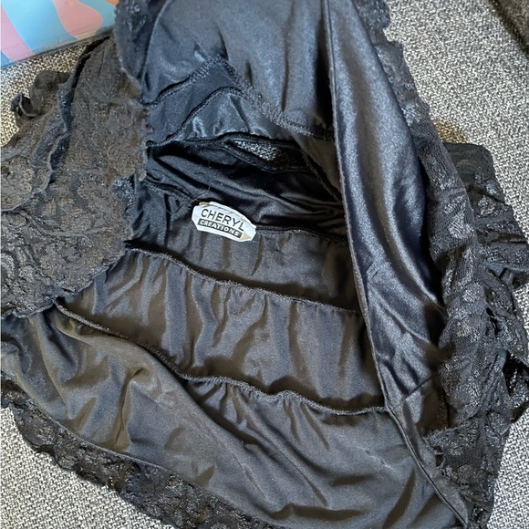 Black short ruffled mini skirt with elastic waist (small) - Picture 3 of 4